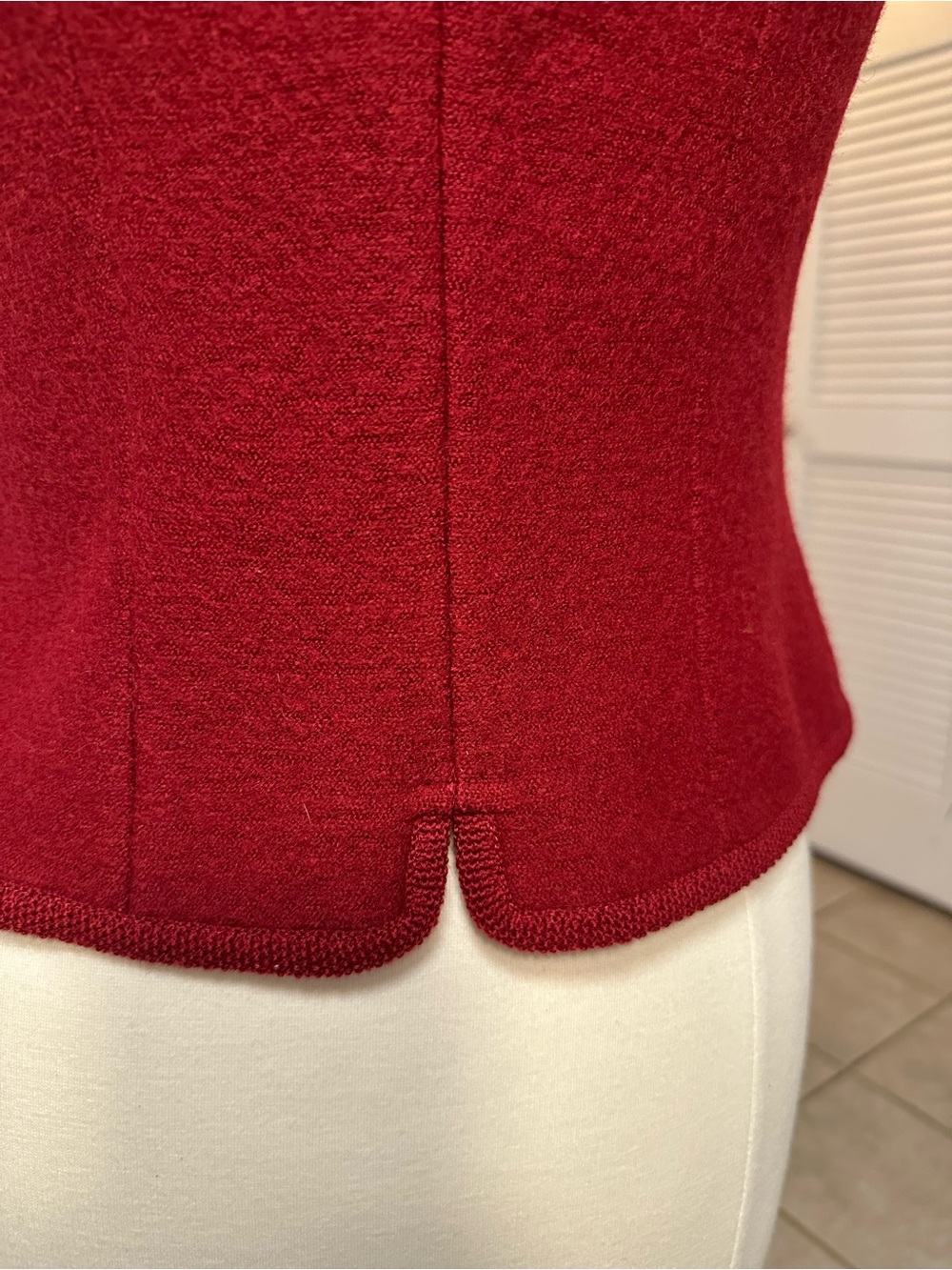 VTG Geiger Women's Wool Red Sleeveless Button Front Vest made in Austria 34 - Picture 6 of 13